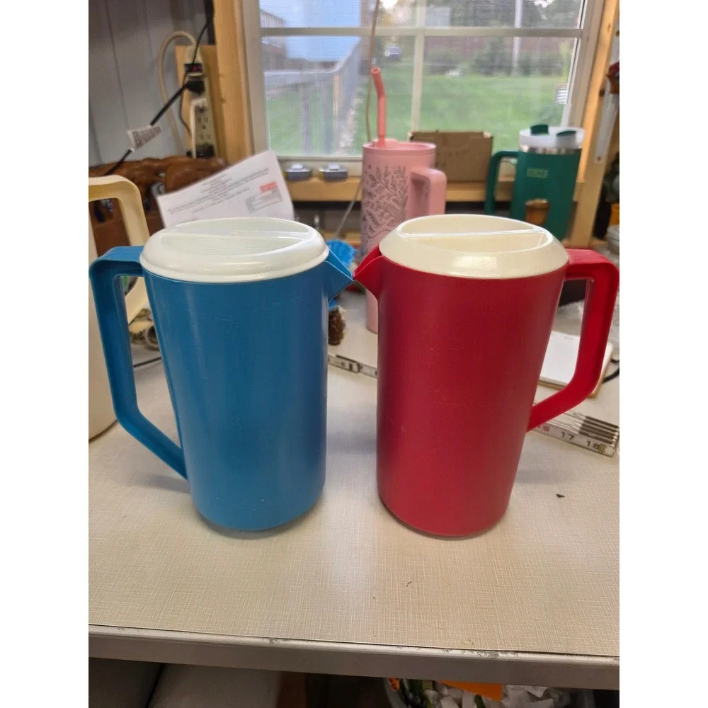 Vintage Rubbermaid 2.25 Quart and 1 gallon Pitchers Set of 3 Blue Red Cream